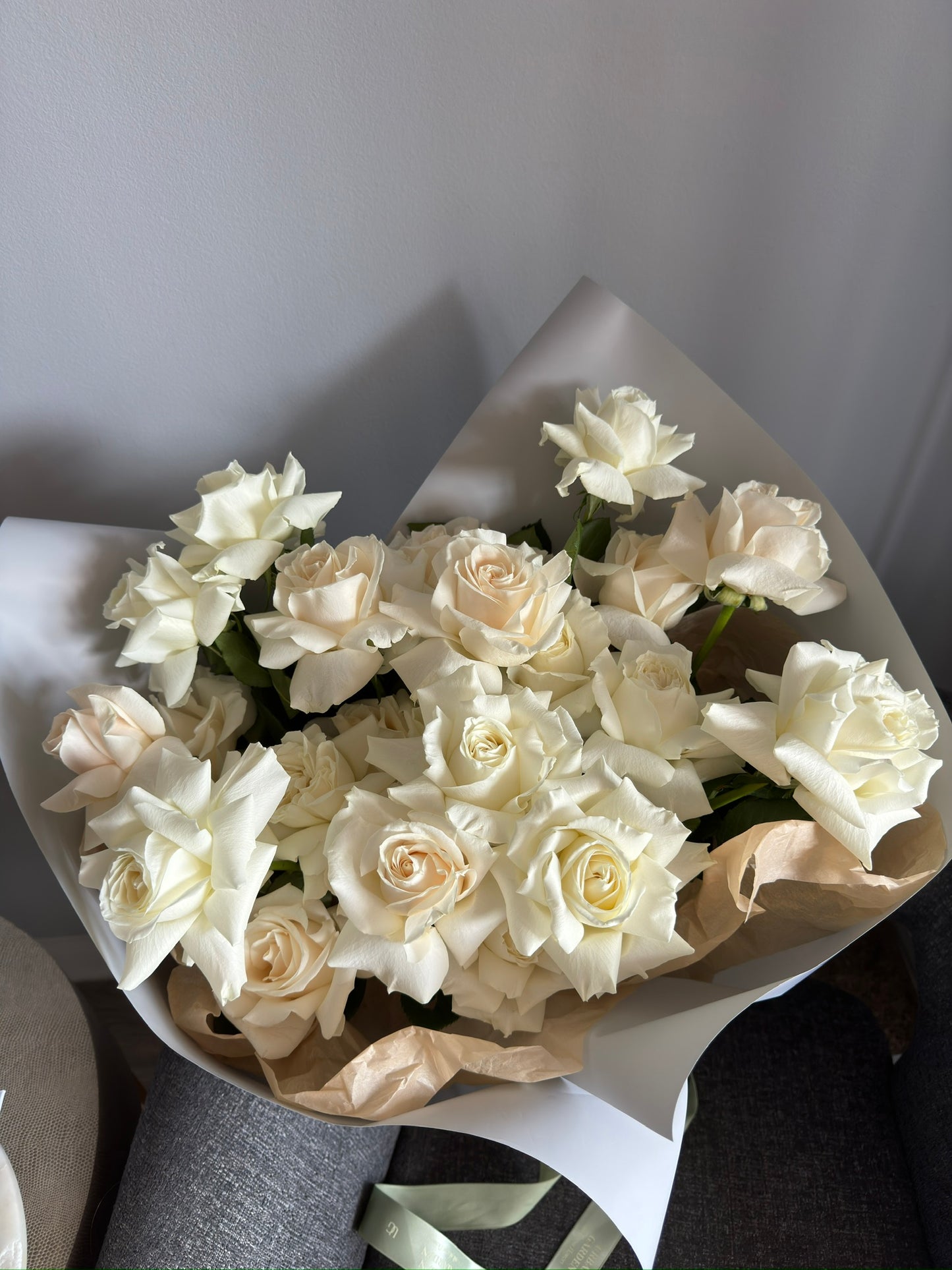 Bouquet WHITE Reflexed roses