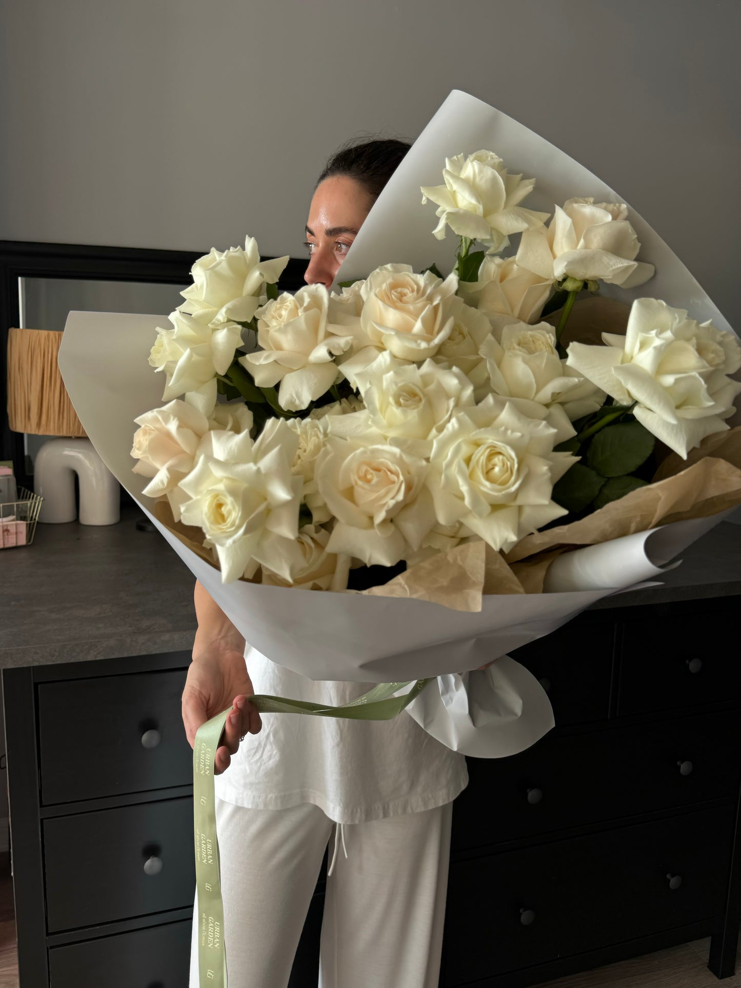 Bouquet WHITE Reflexed roses