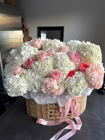 Luxury Basket with Hydrangeas & Roses